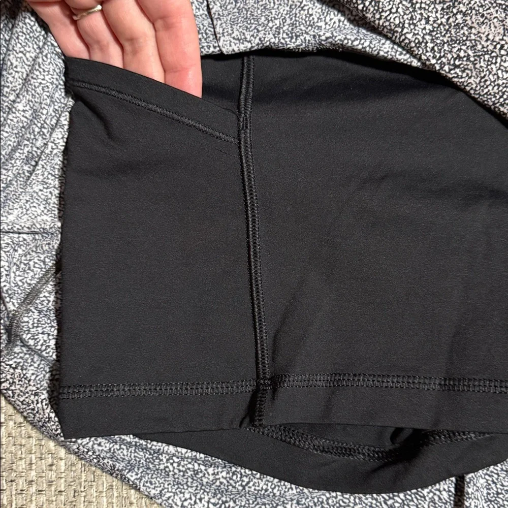 Lululemon Lost‎ In Pace Skirt Regular Daisy Dust Alpine White Black size 10